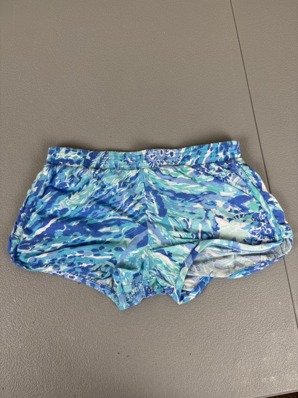 Lilly Pulitzer Girls Knit Shorts. Size L 8/10.